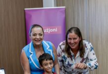 Siġurtà fl-ilma għal tfal awtistiċi