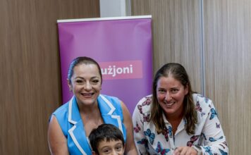 Siġurtà fl-ilma għal tfal awtistiċi