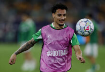 L-eks player ta’ Manchester United, Antony, vittma ta’ serqa f’daru waqt il-partita kontra FC Porto