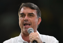 Konfużjoni dwar fejn jinsab Flávio Bolsonaro